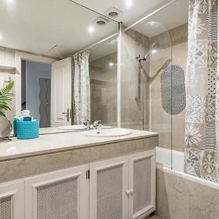 Peaceful Modern 2 Bedroom In Aloha Pueblo With View Over The Pool Marbella