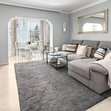 Peaceful Modern 2 Bedroom In Aloha Pueblo With View Over The Pool Apartment Marbella