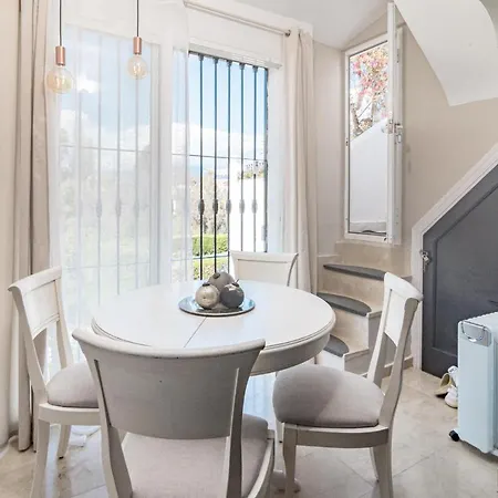 Peaceful Modern 2 Bedroom In Aloha Pueblo With View Over The Pool Apartment *