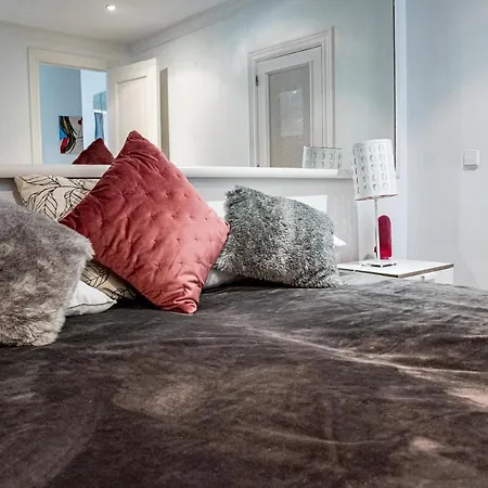 Peaceful Modern 2 Bedroom In Aloha Pueblo With View Over The Pool Apartment Marbella